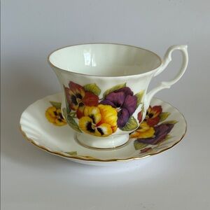 Royal Albert Bone China teacup & saucer Set